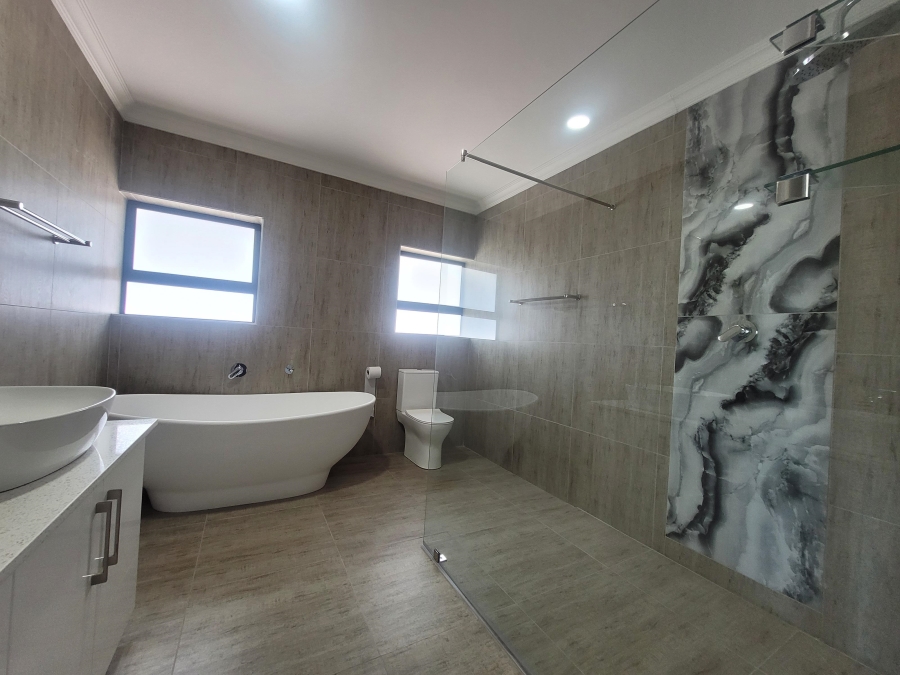 4 Bedroom Property for Sale in Wavecrest Eastern Cape